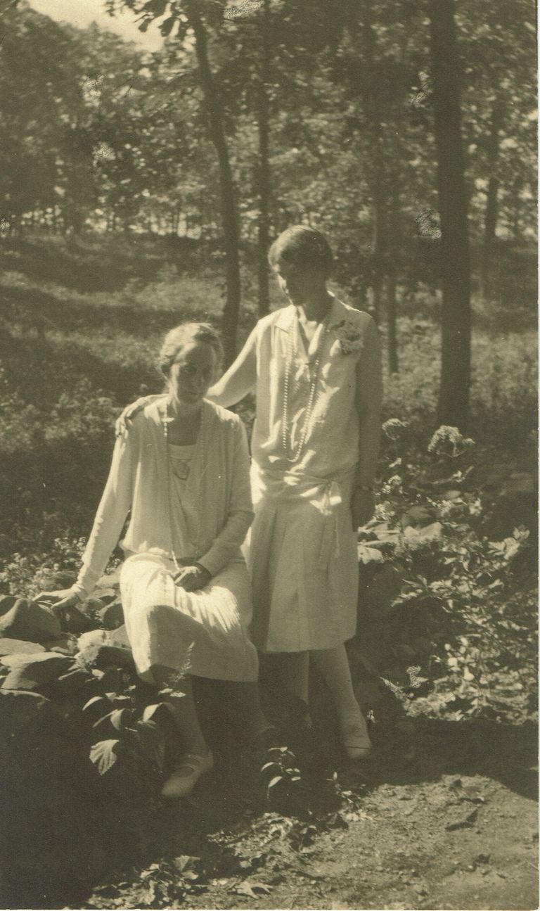          Hartshorn: Cora Hartshorn and Friend picture number 1
   