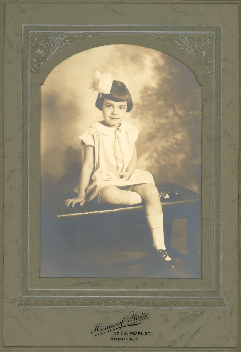          Bosworth: Unidentified young girl with large bow, c. 1920s picture number 1
   
