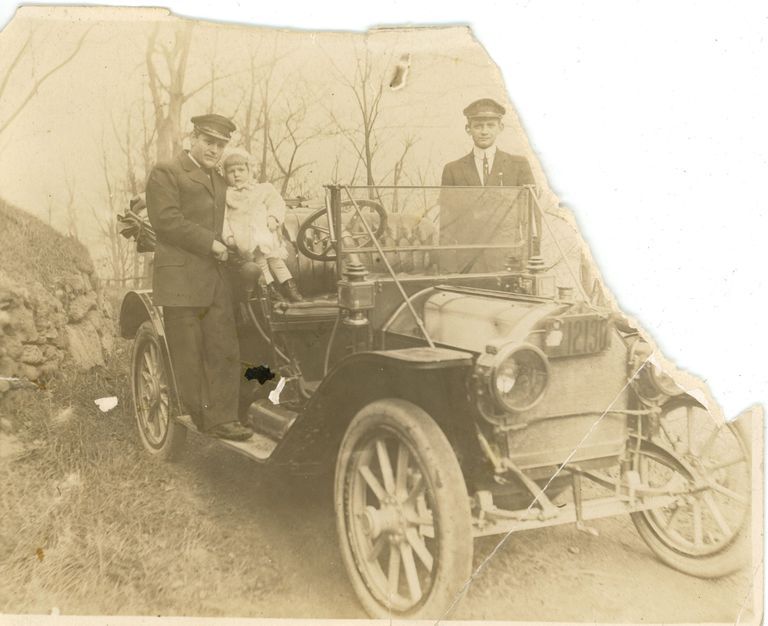          Mangold: William Mangold and Audrey, c. 1911 picture number 1
   