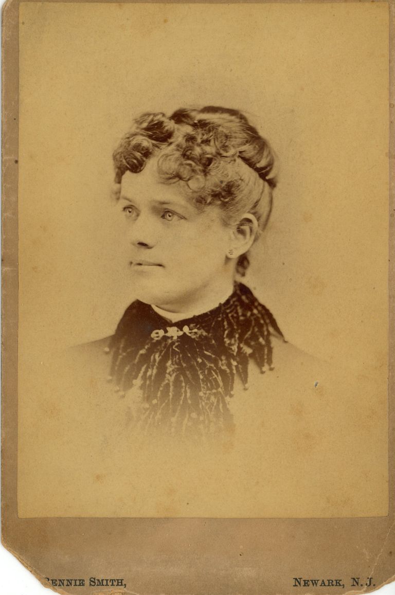          Bosworth: Unidentified bust-length photo of woman, c. 1880s picture number 1
   