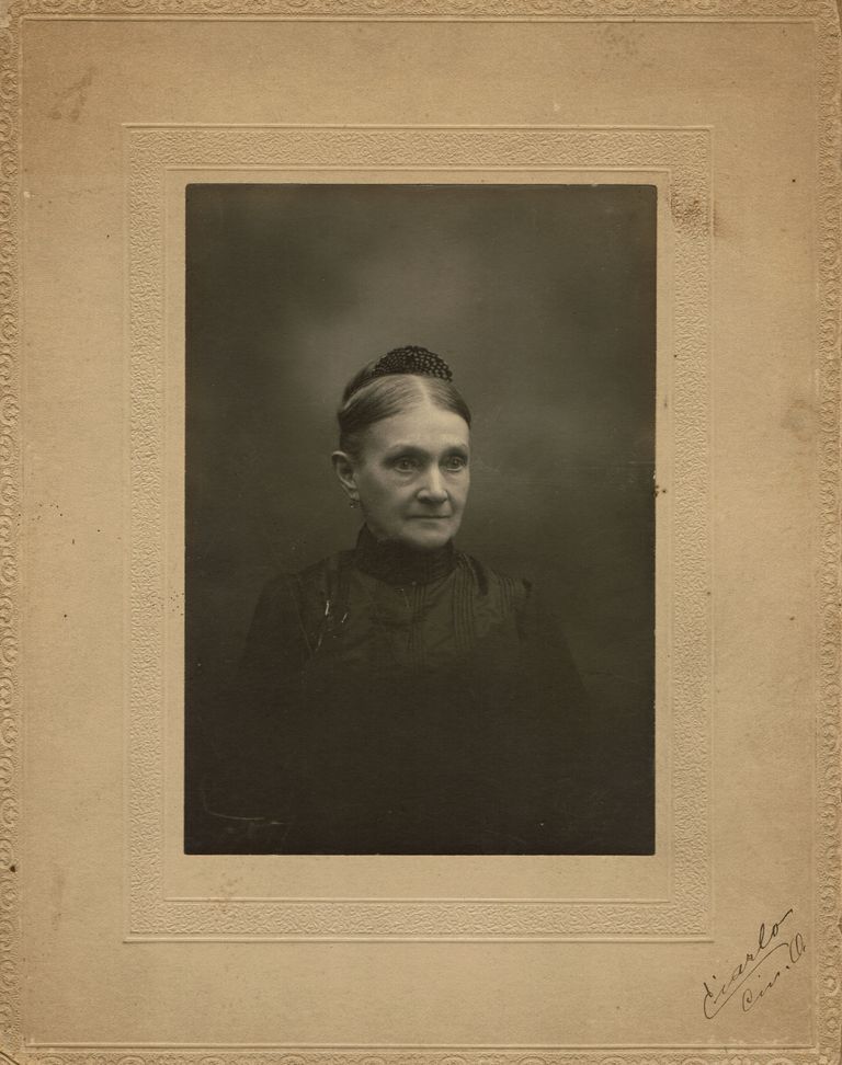          Brison: Elizabeth Benson Hubble, age 77, 1900 picture number 1
   