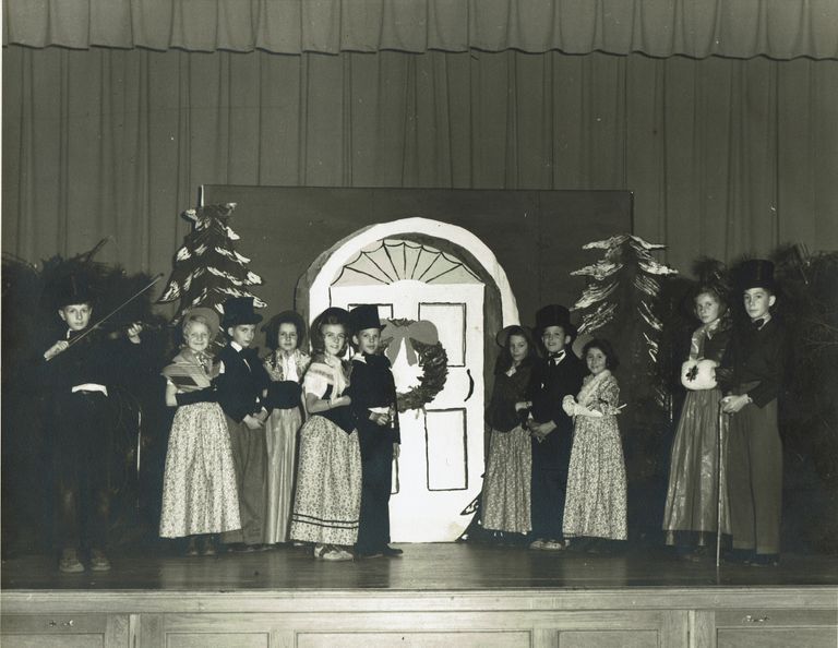          Glenwood School Holiday Play, 1940 picture number 1
   