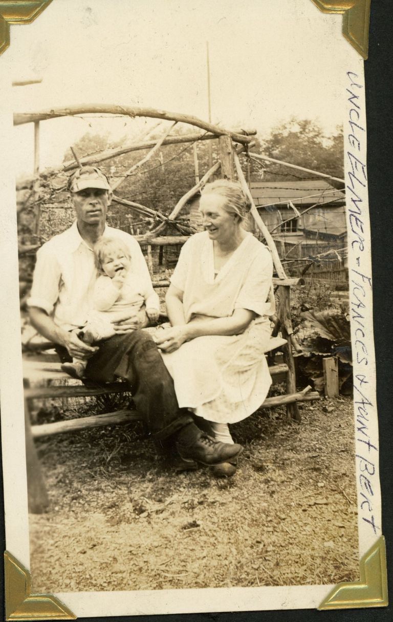          Mangold: Elmer and Bertha Drasher with Francis Wilson, c. 1931 picture number 1
   