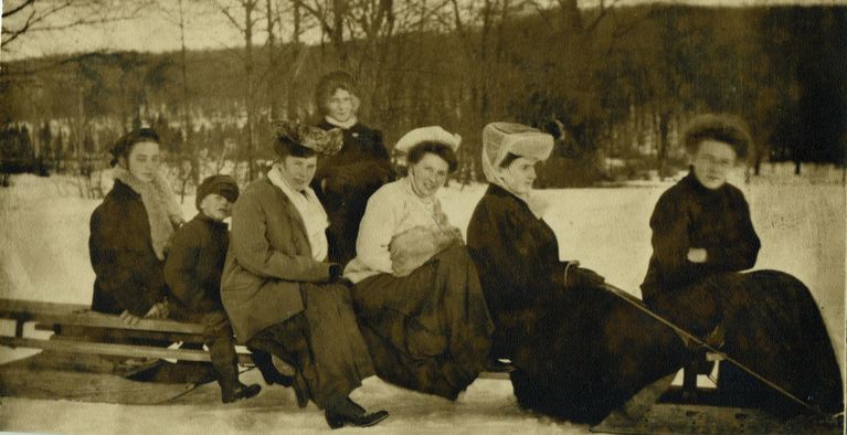          Ross: Bobsled Racing in Short Hills, 1905 picture number 1
   