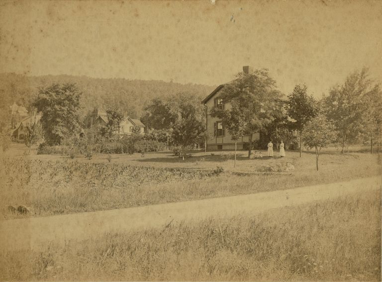          Woolsey House; Louise Lord Collection
   