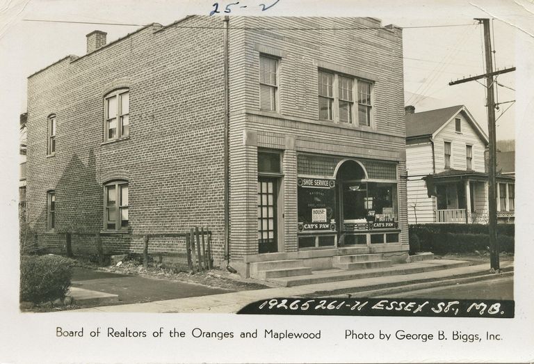          261-271 Essex St, Cat's Paw Shoe Service, c. 1948 picture number 1
   