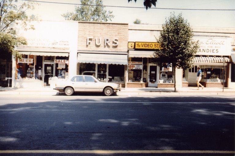          Helen Elliott Candies Downtown Millburn Color Photograph picture number 1
   