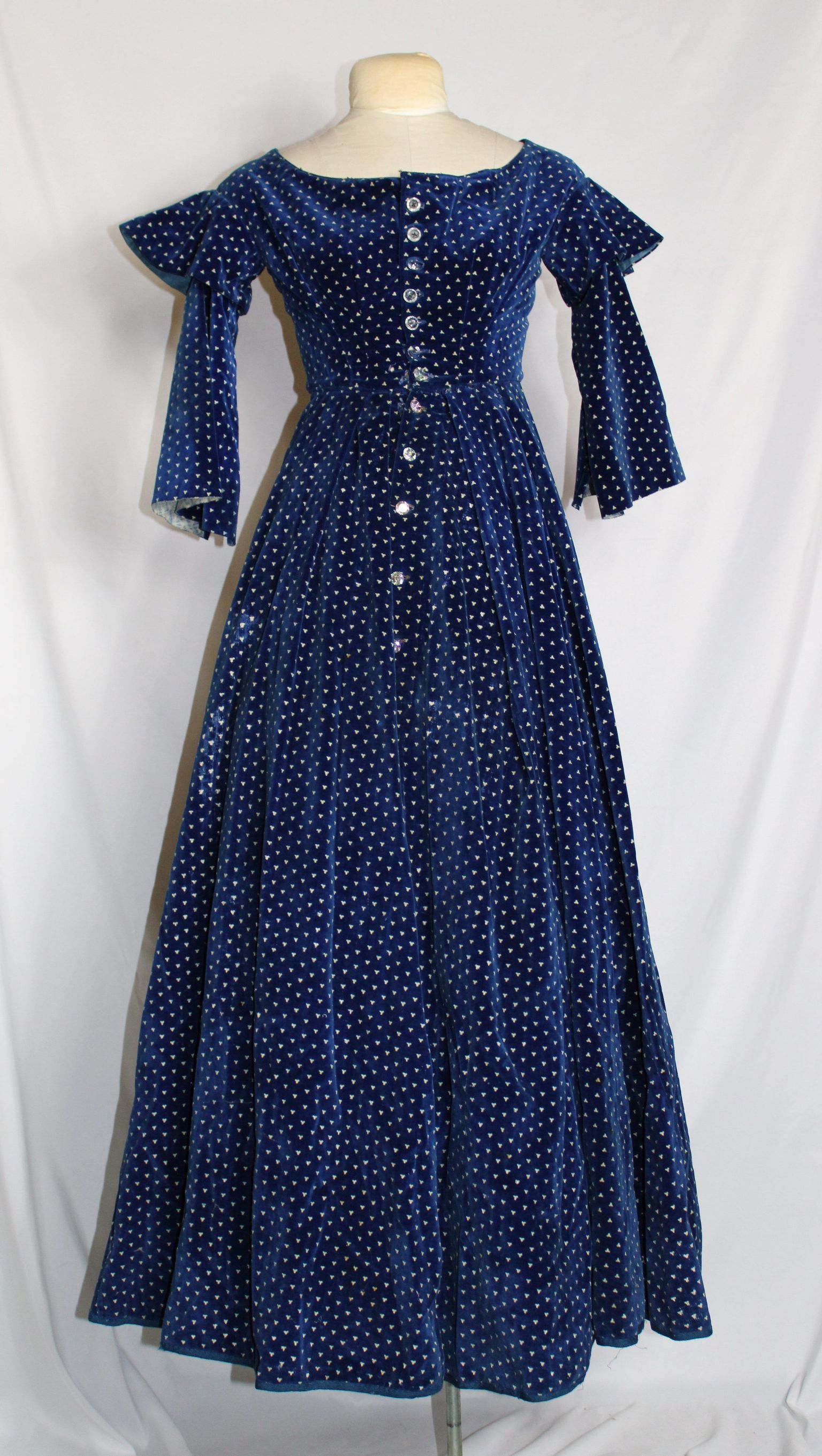 Object - Textiles, Clothing & Wearable