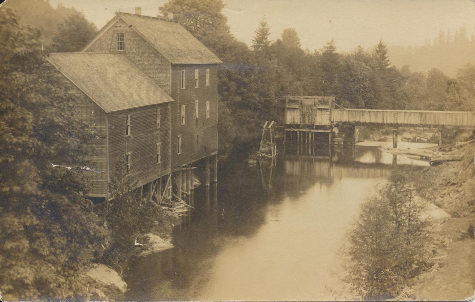 Early Industry, Dams, and Bridges along the Deschutes River