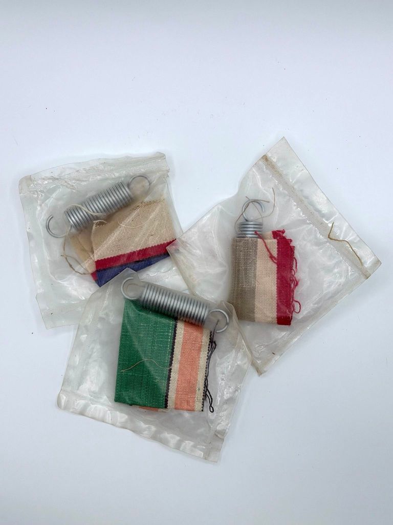 Coil tension spring with striped webbing strip (set of 3)