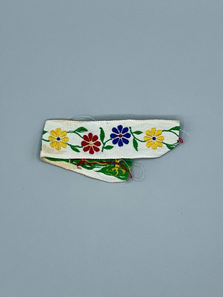 Woven floral ribbon trim - Image 2