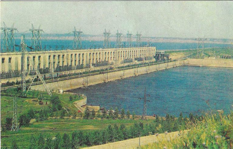 Postcard: V. I. Lenin Volga Hydroelectric Power Station, Tolyatti — with Spanish manuscript message