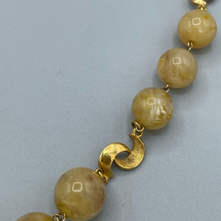 Bead Necklace with Gilt-Metal Curb Chain and Scroll Spacers - Image 5
