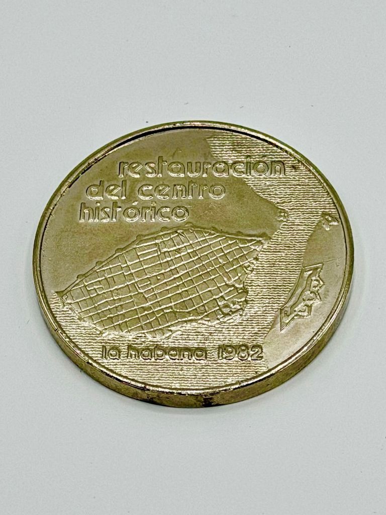Commemorative medal, "Restauración del Centro Histórico — La Habana 1982" — Oficina del Historiador / Museo de la Ciudad - Image 2