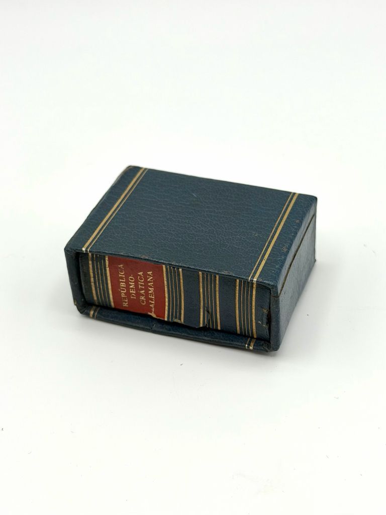 Miniature Book, República Democrática Alemana (German Democratic Republic promotional minibook), with slipcase - Image 2