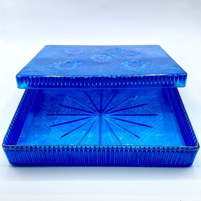 Lidded box of molded blue plastic imitating cut glass - Image 2