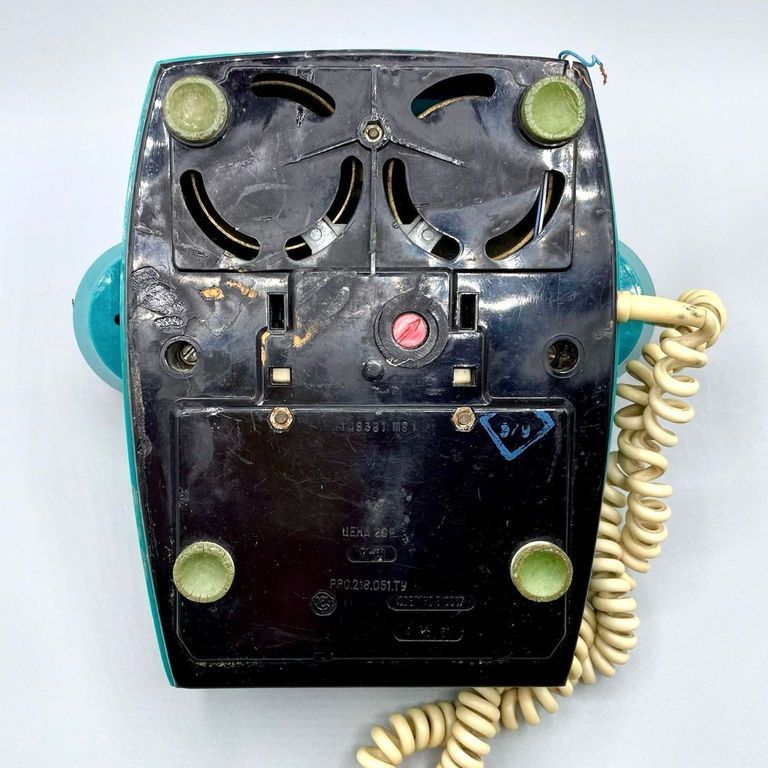 Rotary-dial desk telephone, teal plastic - Image 3