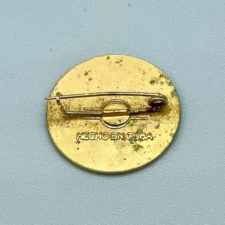 Insignia pin of the Organización de Pioneros José Martí (OPJM) - Image 2