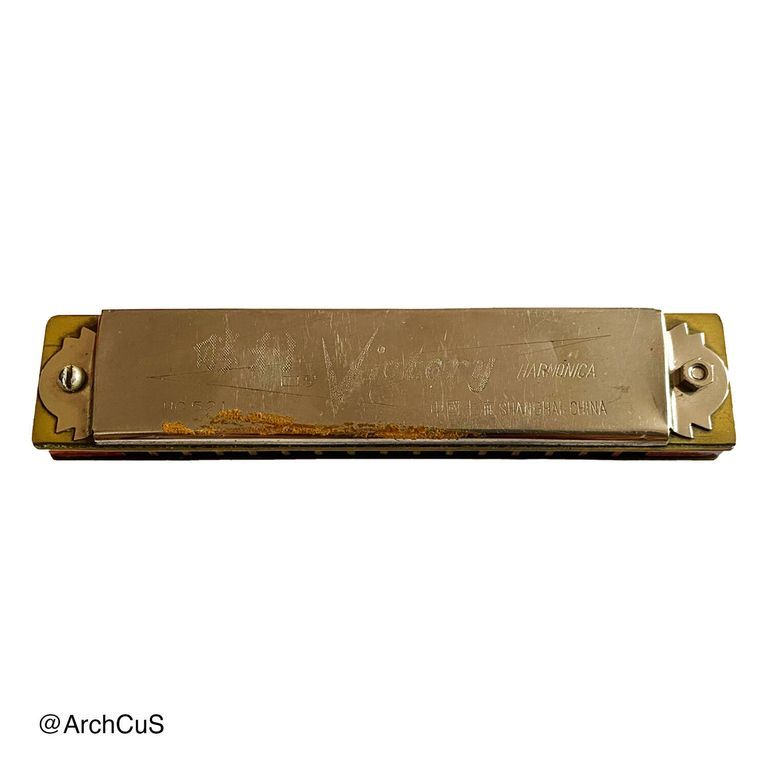 "Victory" Tremolo Harmonica