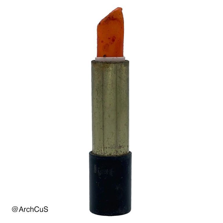 "Fantasía" lipstick (Creyón labial), orange/coral shade
