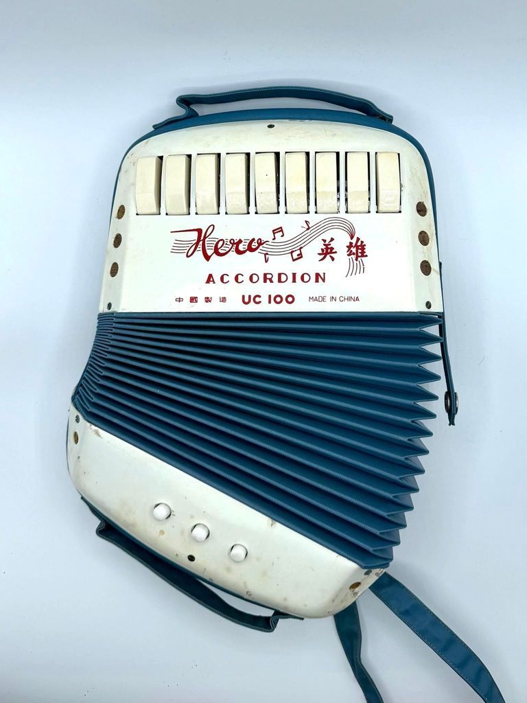 "Hero" (英雄) toy/student accordion, model UC 100, with original box - Image 2