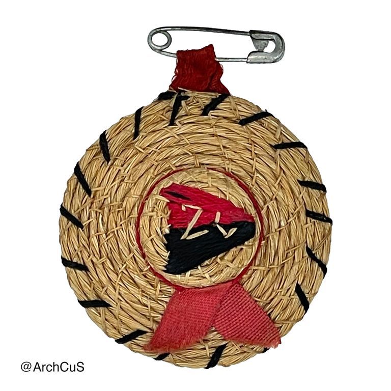 Handmade Straw Brooch — Miniature Campesino Hat with 26 of July Movement Emblem
