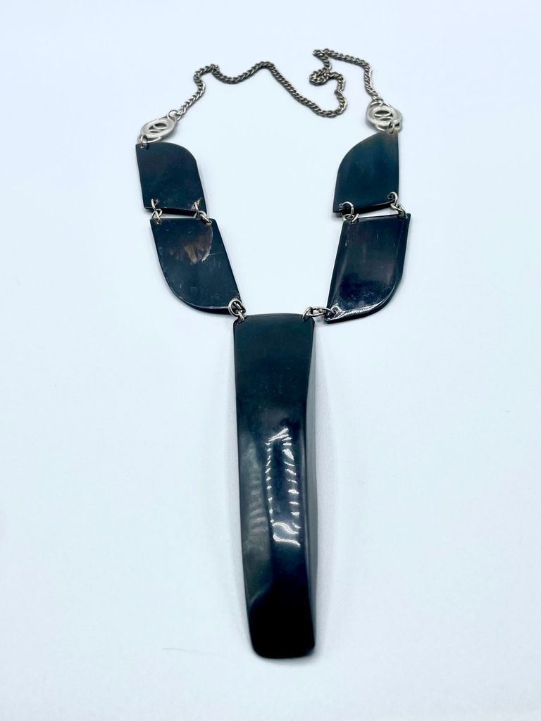 Modernist bib necklace, linked dark horn plates - Image 2