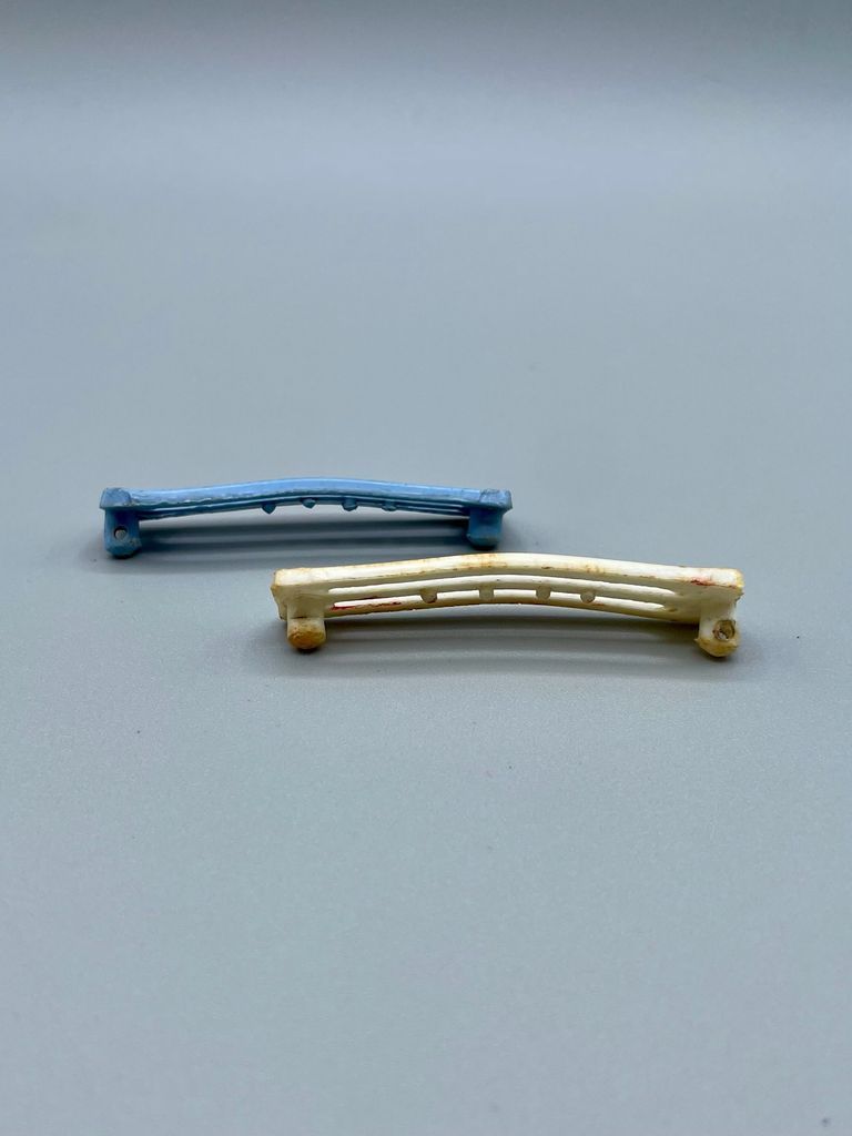 Pair of barrette clip-bodies (arched slotted bars, hinge pin/spring missing) - Image 3