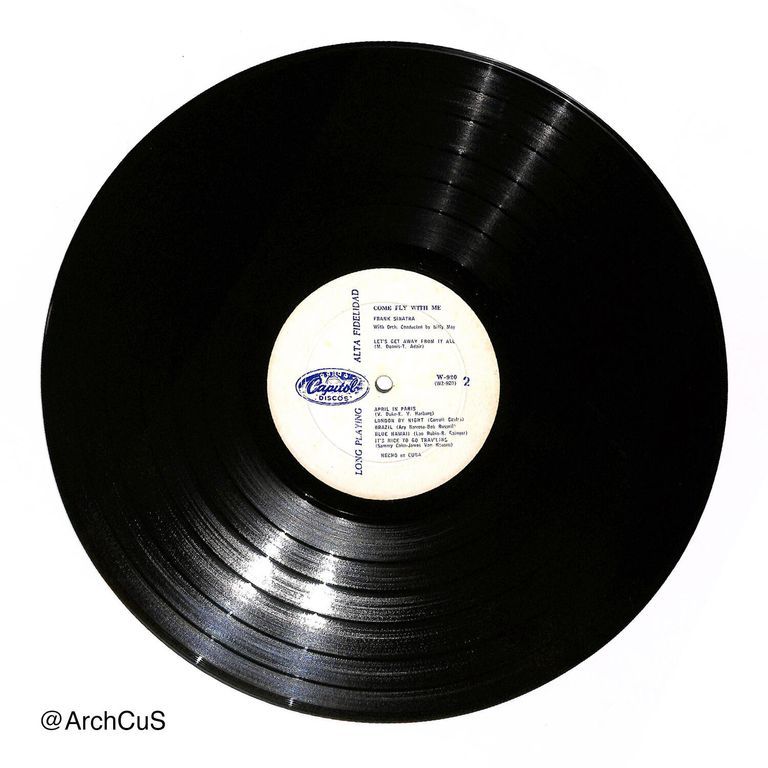 LP record "Come Fly with Me" — Frank Sinatra with Billy May and his Orchestra (Capitol W920), Cuban pressing "Hecho en Cuba por Panart Nacionalizada" - Image 3