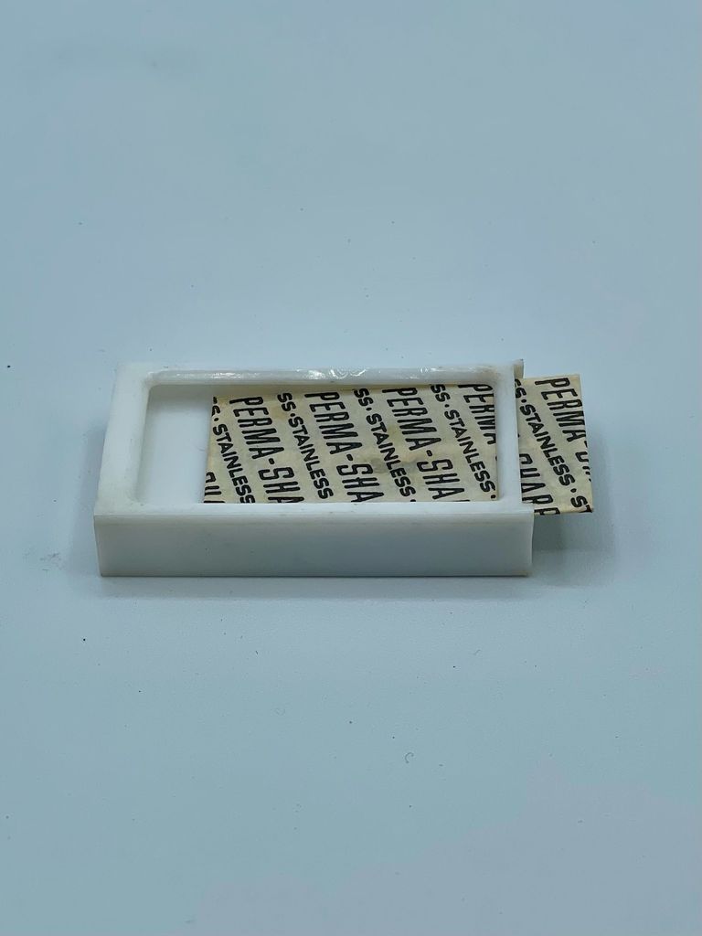 "Perma-Sharp Stainless" Double-Edge Razor Blade in Original Plastic Dispenser - Image 2