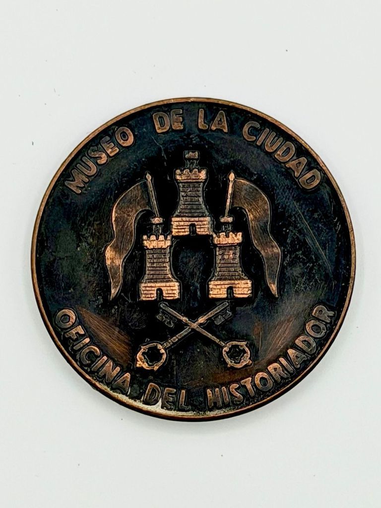 Bronze commemorative medal, 465th anniversary of the founding of Havana (1519–1984) — Museo de la Ciudad / Oficina del Historiador - Image 2