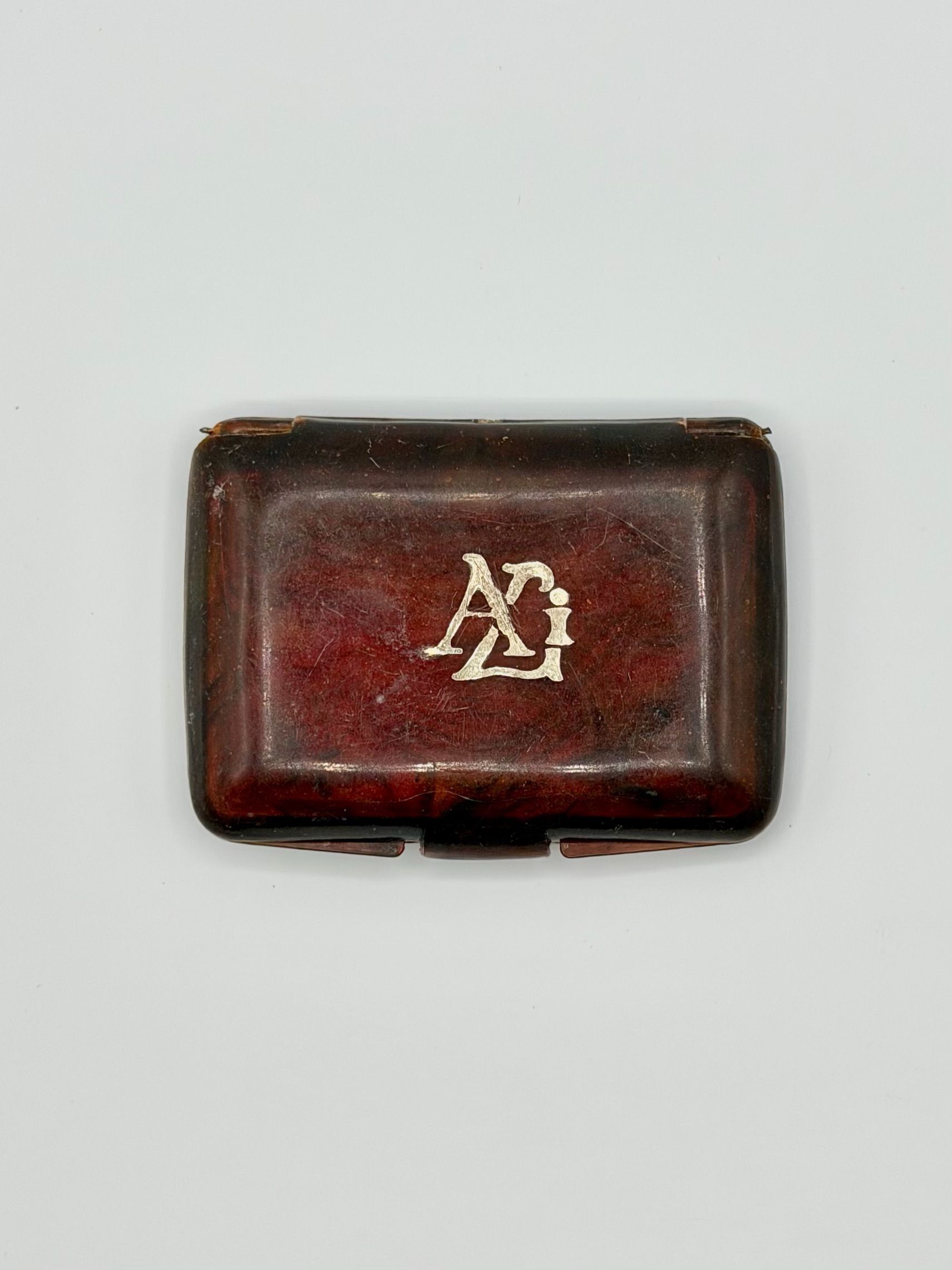          powder compact picture number 1
   