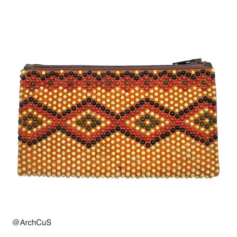 Beaded zip coin purse — geometric zigzag/diamond pattern