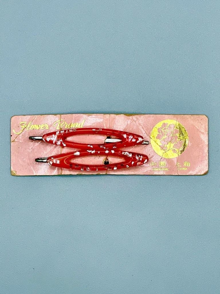 Confetti-lucite "Flower Brand" hair pins (red, pair), on original card - Image 2