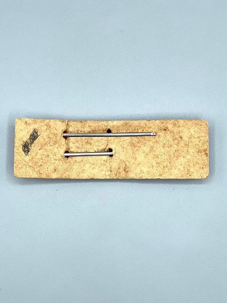 Confetti-lucite "Flower Brand" hair pins (red, pair), on original card - Image 3
