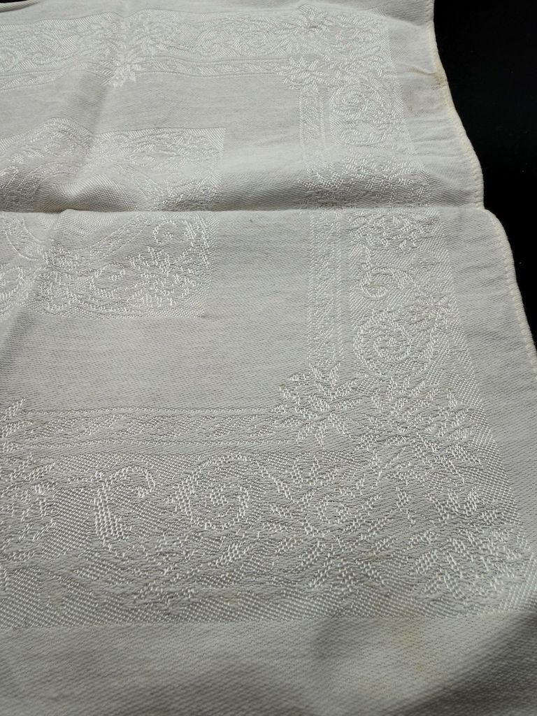 Set of Three Damask Dinner Napkins - Image 4