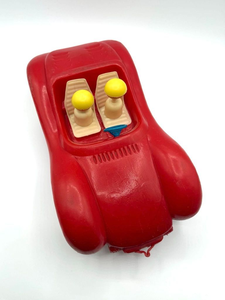 Child's plastic toy car with two peg figures - Image 2