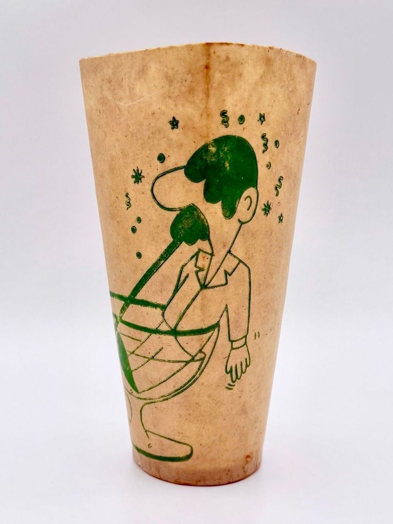 "Perga" — paraffined-paper disposable cup for bulk beer/malta, green cartoon print