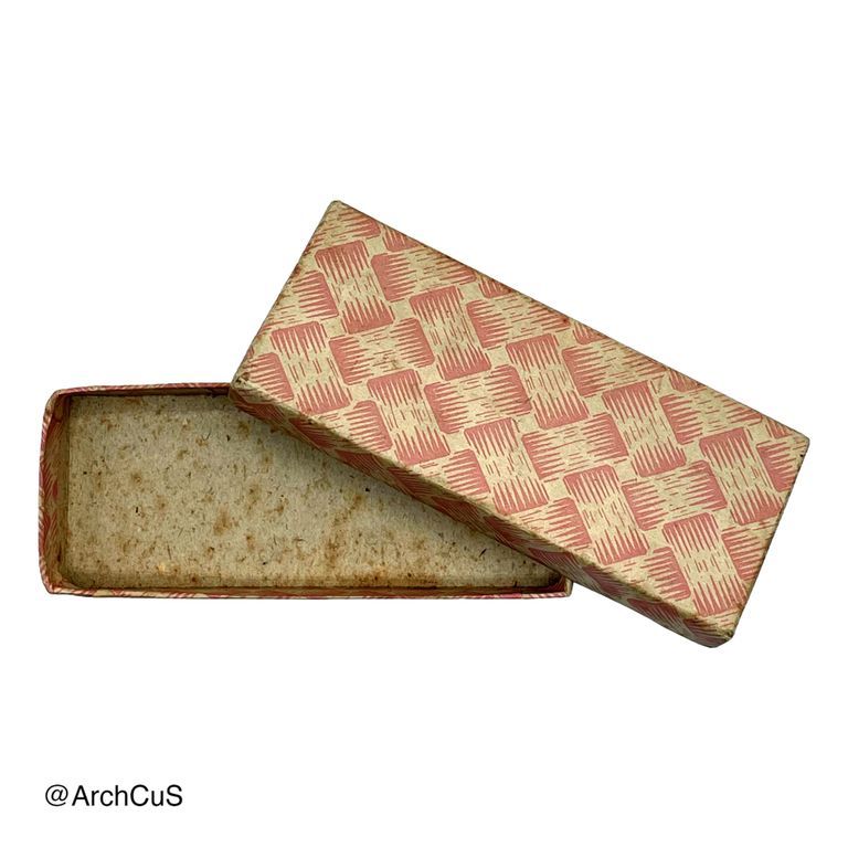 Small decorative box with basketweave print (empty) - Image 2