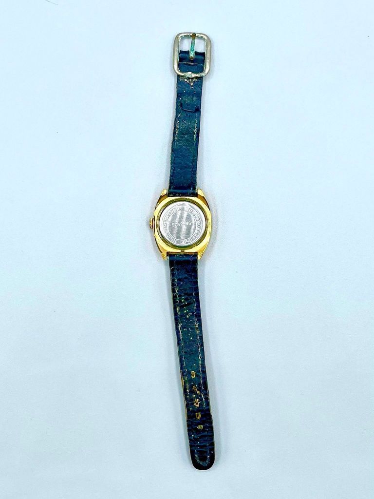 "Zaria" (Заря) wristwatch, gilt with date, 22 jewels, on black strap - Image 2