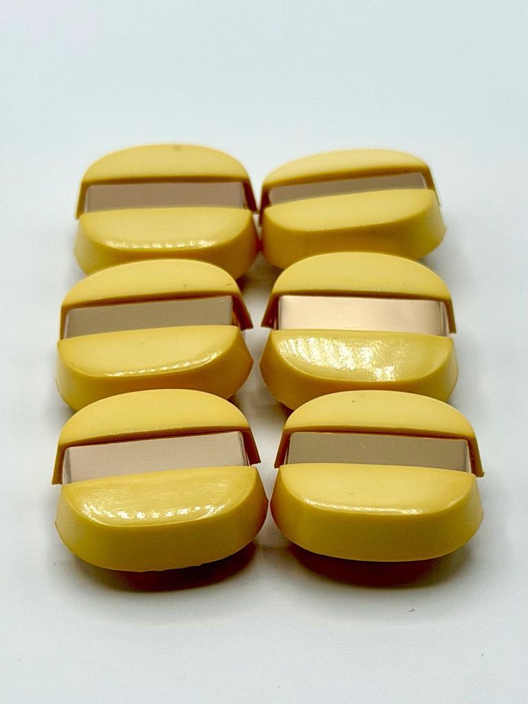 Buttons (set), yellow plastic with gold-tone metal rim - Image 2