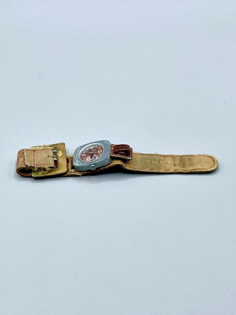 "Slava" wristwatch, red dial - Image 2