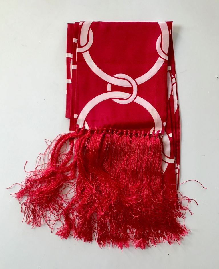 Fringed scarf, deep-red chain/link print
