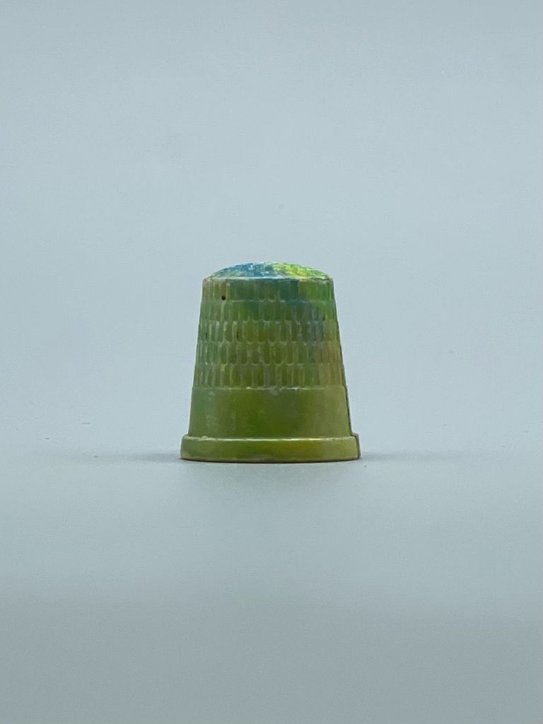 Sewing thimble, molded plastic - Image 2