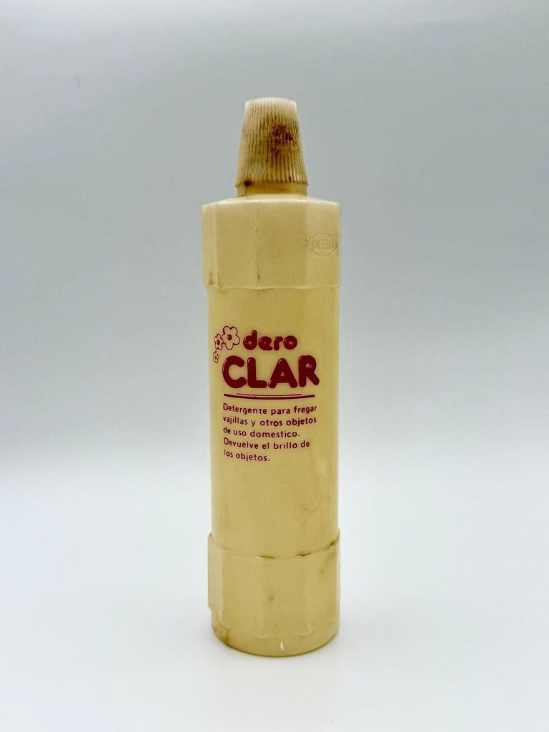 Bottle of "Dero CLAR" dishwashing detergent