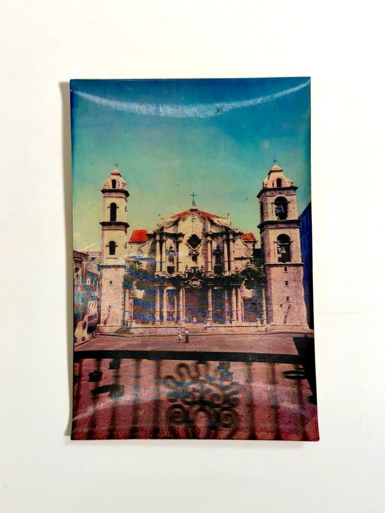 Lenticular 3-D tourist postcard — Plaza de la Catedral / Havana Cathedral (printed in Pyongyang, DPRK)