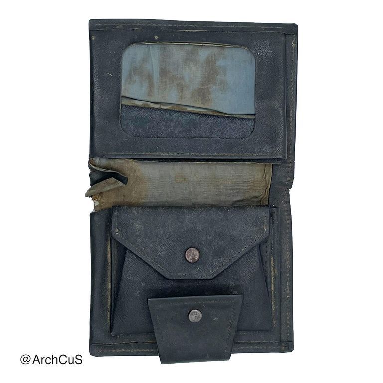 Black leather bifold wallet with snap tab - Image 2