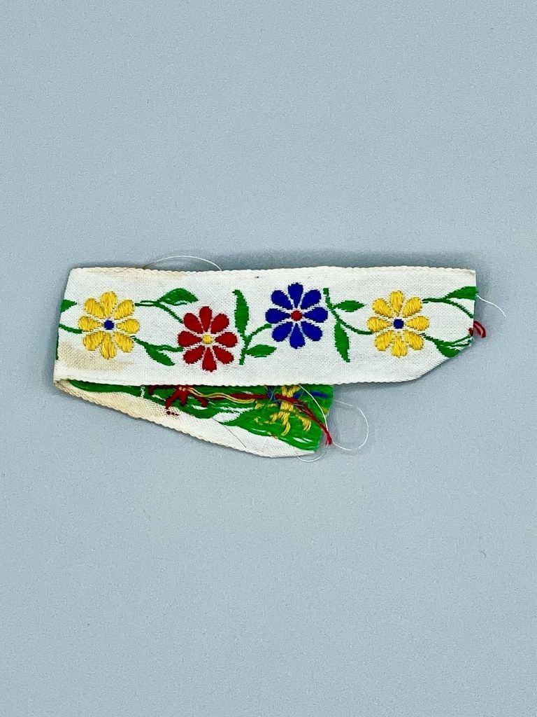 Woven floral ribbon trim