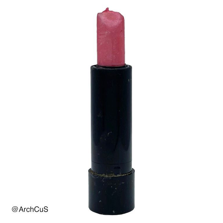 "Fantasía" iridescent lipstick (creyón labial iridiscente Fantasía", shade "Ilusión" (frosted rose-pink)