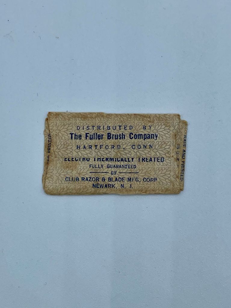 "Club Blue" double-edge razor blade with wrapper (Fuller Brush Company ) - Image 2